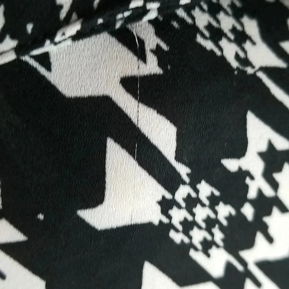 {Chico’s} Black & White Houndstooth Print Blouse 3/4 Sleeve High Low Hem - Picture 11 of 15